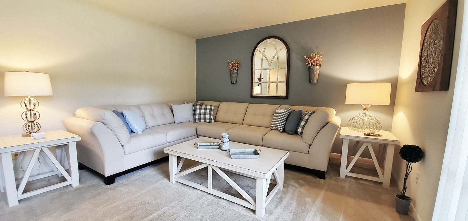 Spacious Living Area at Cinnamon Ridge Apartments, Cockeysville